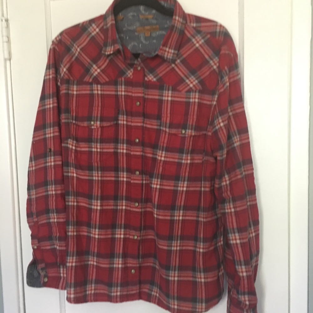Plaid flannel w/ snap closures